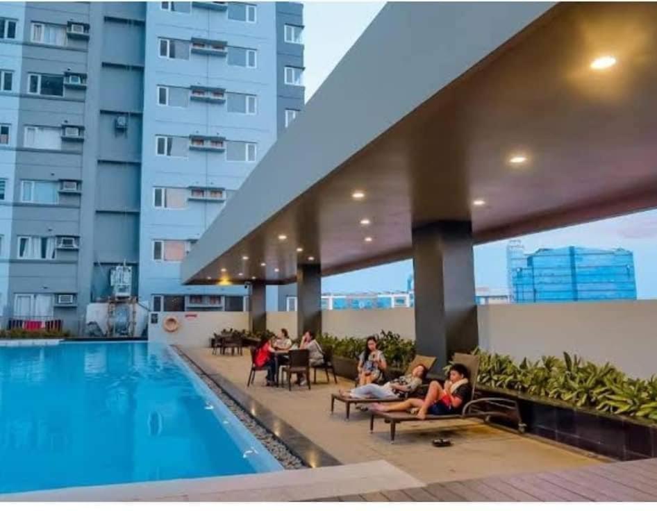 Nice Corner Ayala 1 Bedroom Condo At Heart Of Davao City With Hi Speed Wi Fi Internet Exteriör bild